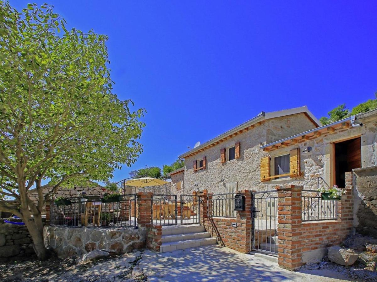 Lovely Holiday Home In Starigrad Екстер'єр фото
